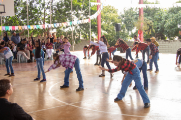 Foto - Festa Julina da EMEF Prof. Carmelino José Dalsenter