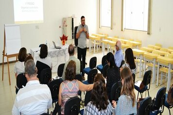 Dirigentes da Educação da região participam de reunião em Pompeia