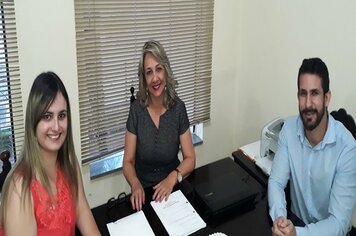 Prefeita tina recebe representante de alunos para discutir melhorias no transporte universitário