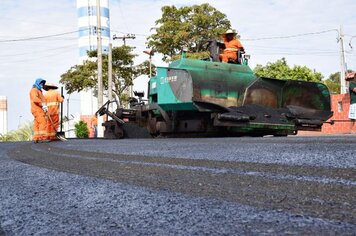 Investimento de mais de R$ 1 milhão em recapeamento tem início com obras no bairro JK