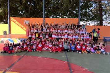 Alunos do CEMEI “Sonho de Criança” doam brinquedos para as crianças gaúchas