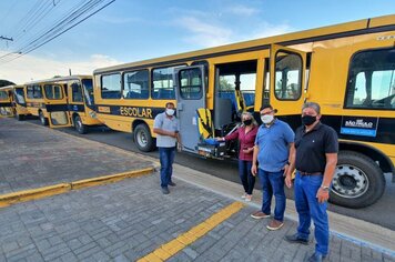 Pompeia conquista 3 novos ônibus escolares