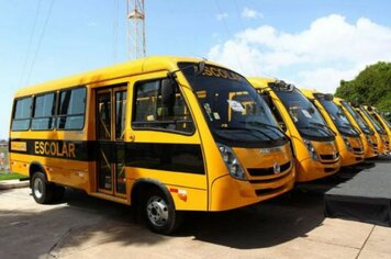 Pompeia sedia encontro regional para entrega de ônibus escolares para 13 cidades