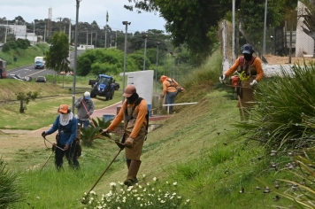  Zeladoria intensifica serviços após fim de semana de chuvas em Pompeia