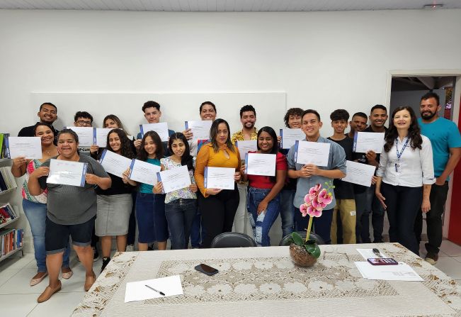 22 estudantes de Pompeia concluem curso gratuito de Auxiliar Administrativo