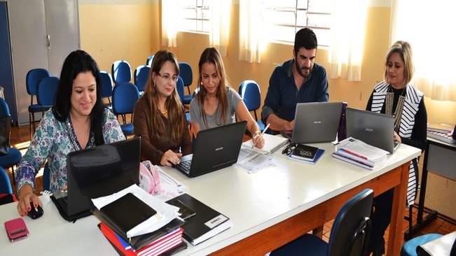 Professores de pompeia participam de curso sobre dificuldades de aprendizagem