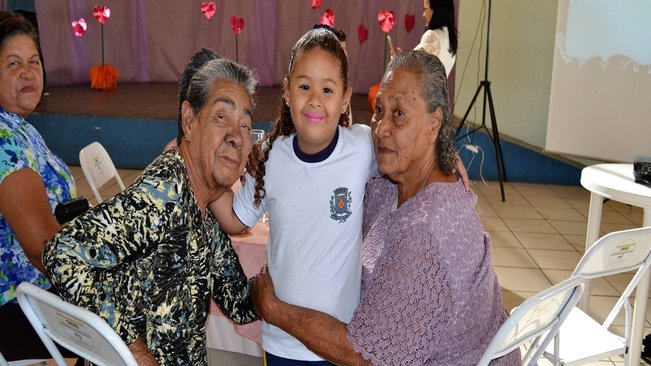 Professoras do cemei sonho de criança promovem chá das avós