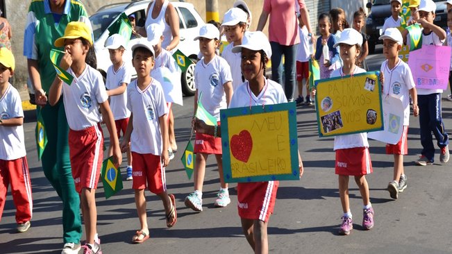 Crianças da rede municipal participam de atividades da semana cívica em comemoração à independência do brasil