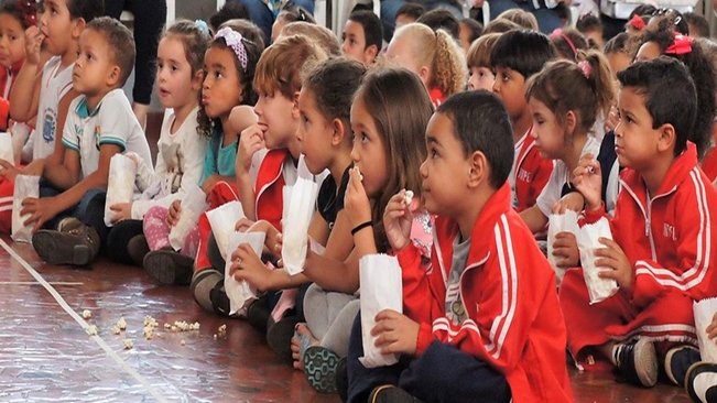 Secretaria de educação de pompeia promove ‘cine infantil’