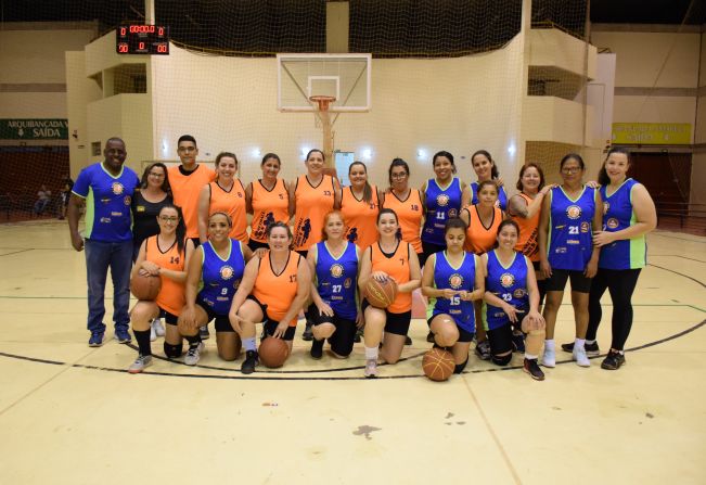 “Basket Pompeia” é campeã do Campeonato de Férias em partida acirrada