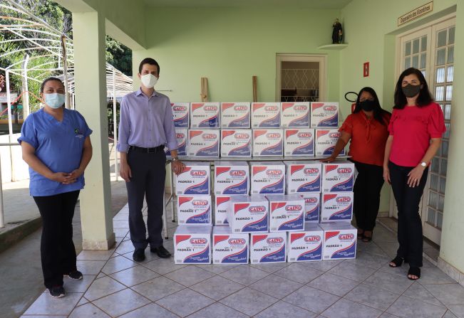 Prefeitura de Pompeia entrega 160 cestas básicas para entidades