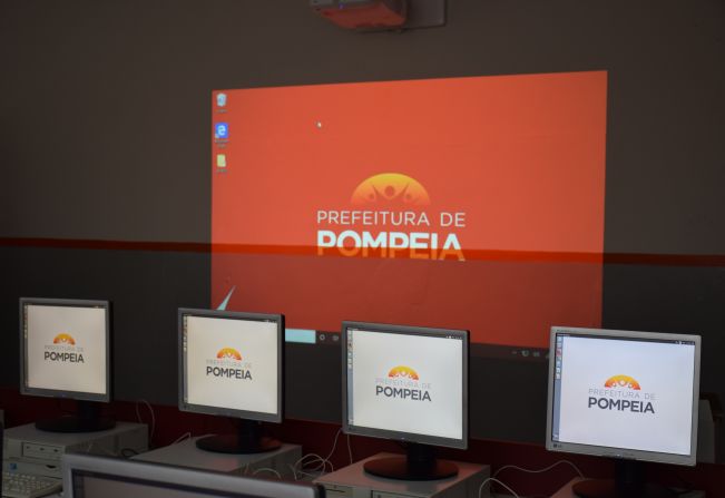 Lousas digitais interativas começam a ser instaladas nas EMEFs de Pompeia