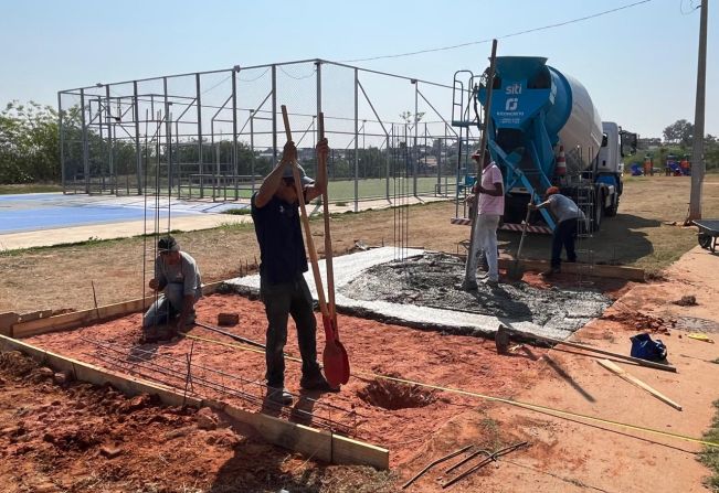 Provence recebe a construção de ponto de ônibus e novos postes de iluminação no Playground da Areninha